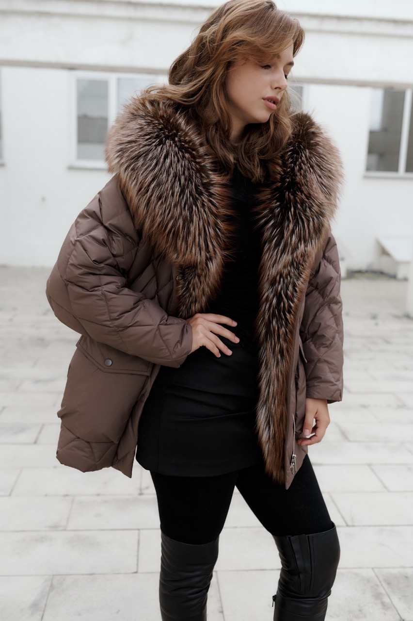 фото Пуховик с капюшоном из чернобурки 00-00002411 в Красноярске от магазина Style-Way