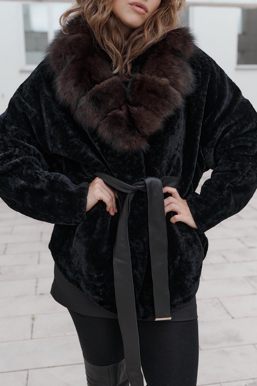 фото Полушубок из астрагана с мехом песца 00-00002400 в Красноярске от магазина Style-Way