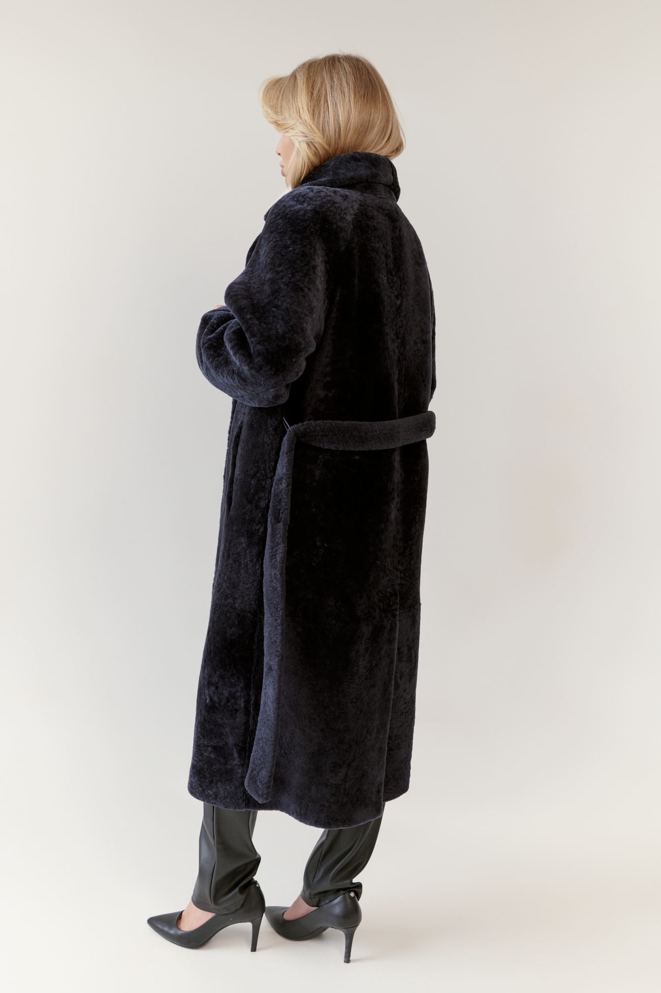 фото Шуба из астрагана 00-00002323 в Красноярске от магазина Style-Way