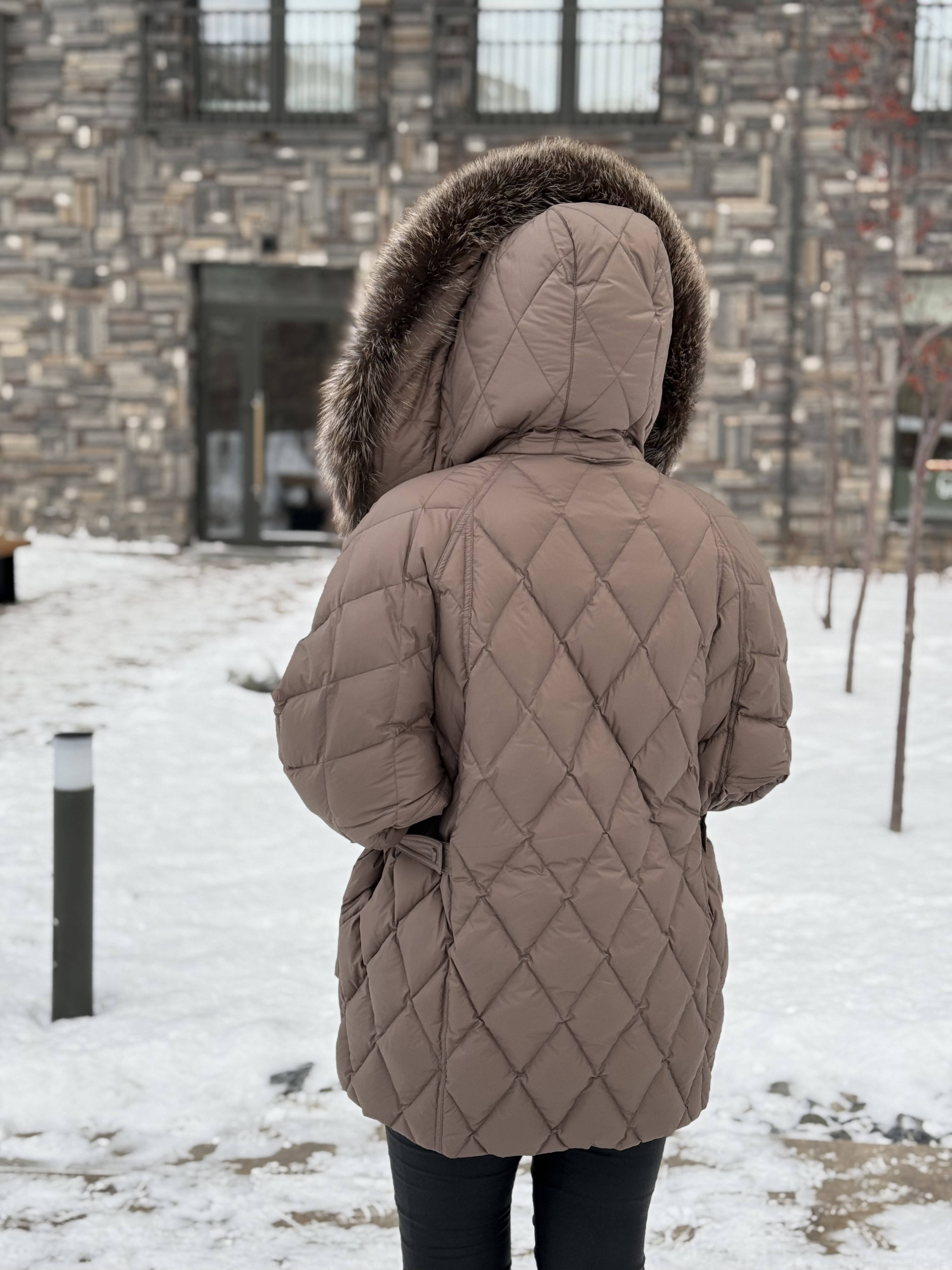 фото Пуховик с капюшоном из чернобурки 00-00002157 в Красноярске от магазина Style-Way фото Пуховик с капюшоном из чернобурки 00-00002157 в Красноярске от магазина Style-Way