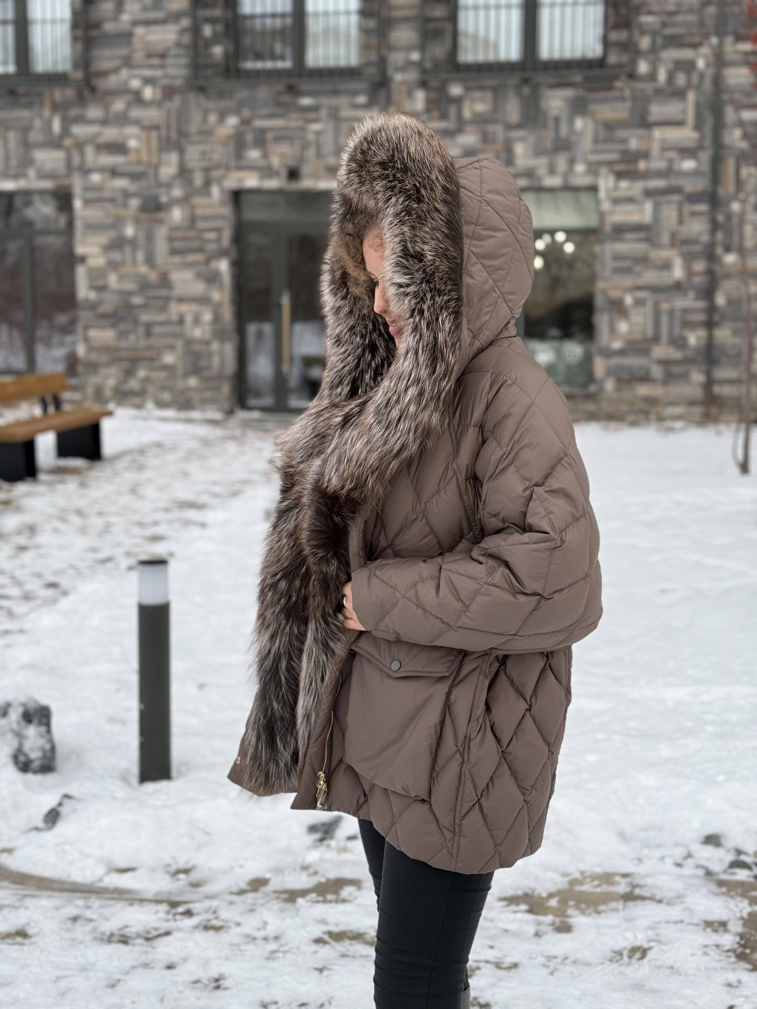 фото Пуховик с капюшоном из чернобурки 00-00002157 в Красноярске от магазина Style-Way фото Пуховик с капюшоном из чернобурки 00-00002157 в Красноярске от магазина Style-Way