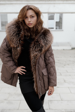 фото Пуховик с капюшоном из чернобурки 00-00002411 в Красноярске от магазина Style-Way
